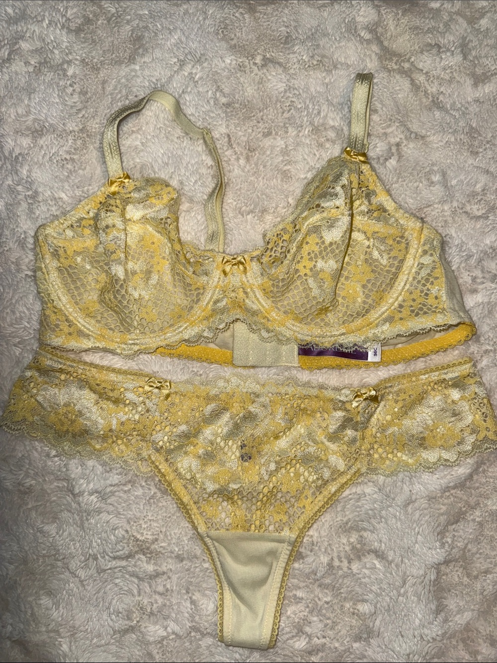 Adore me Cinthia Unlined Yellow Lace Underwire Bra & Thong Set